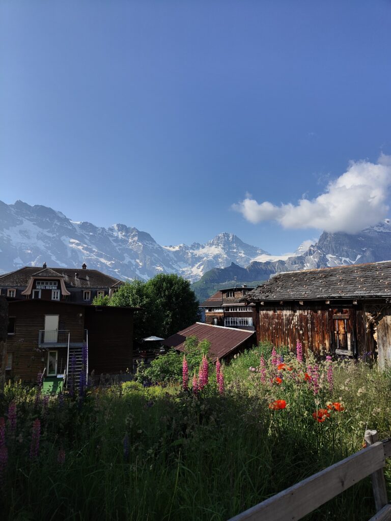 Wioska Mürren i alpejska panorama