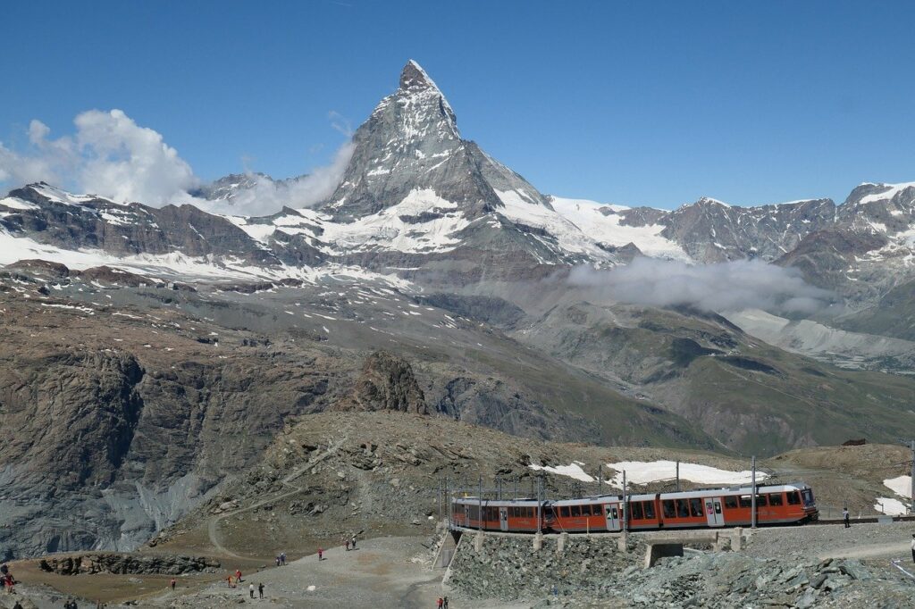 Widok na Matterhorn z Gornergrat - co robić w Zermatt