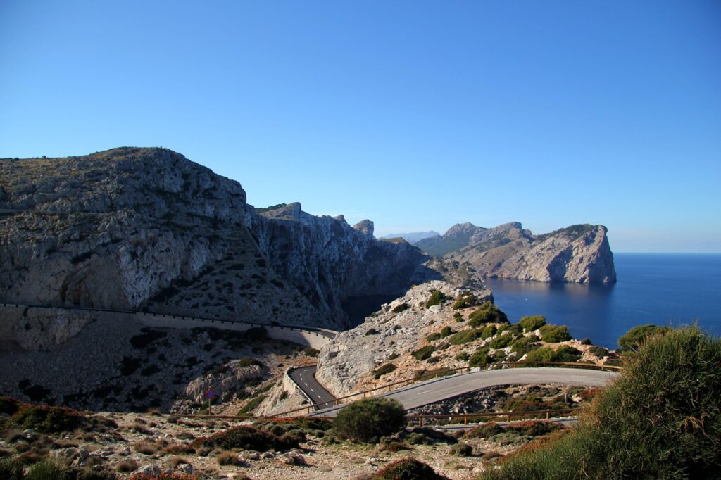 Widoki spod latarni na Cap de Formentor