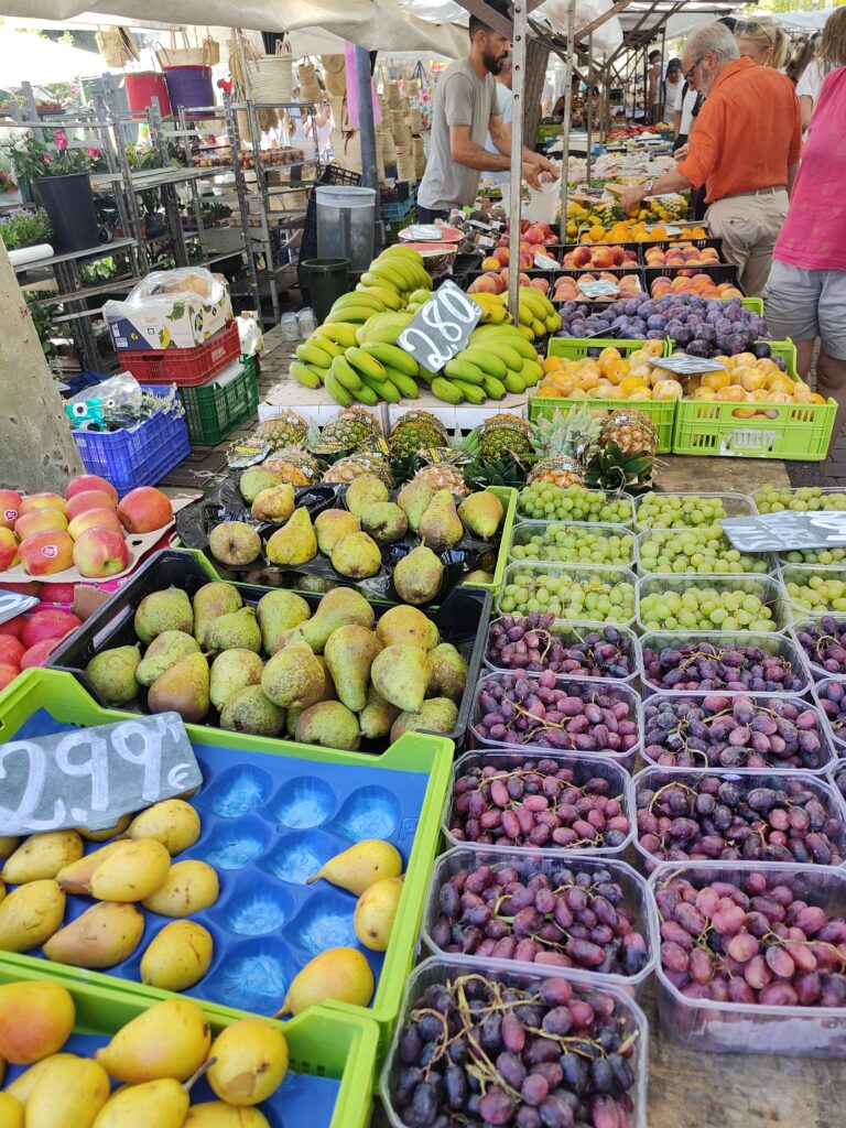 Owoce na lokalnym targu na Majorce